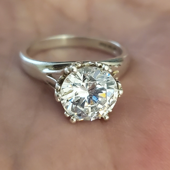 Jewelry - Beautiful high profile diamond cz solitaire ring